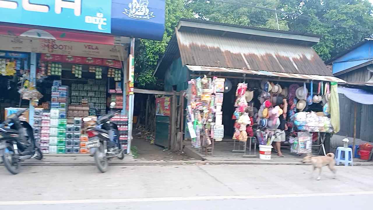 ကန်လမ်း ဦးထုပ်ဆိုင်