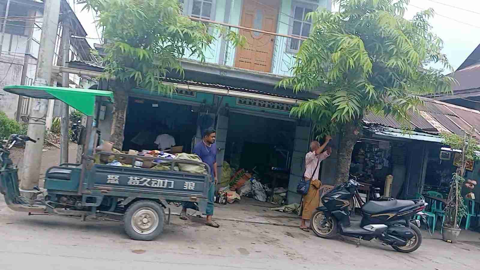 ကန်လမ်း "အဟောင်းပစ္စည်းသံတိုသံစအဝယ် ဆိုင်"