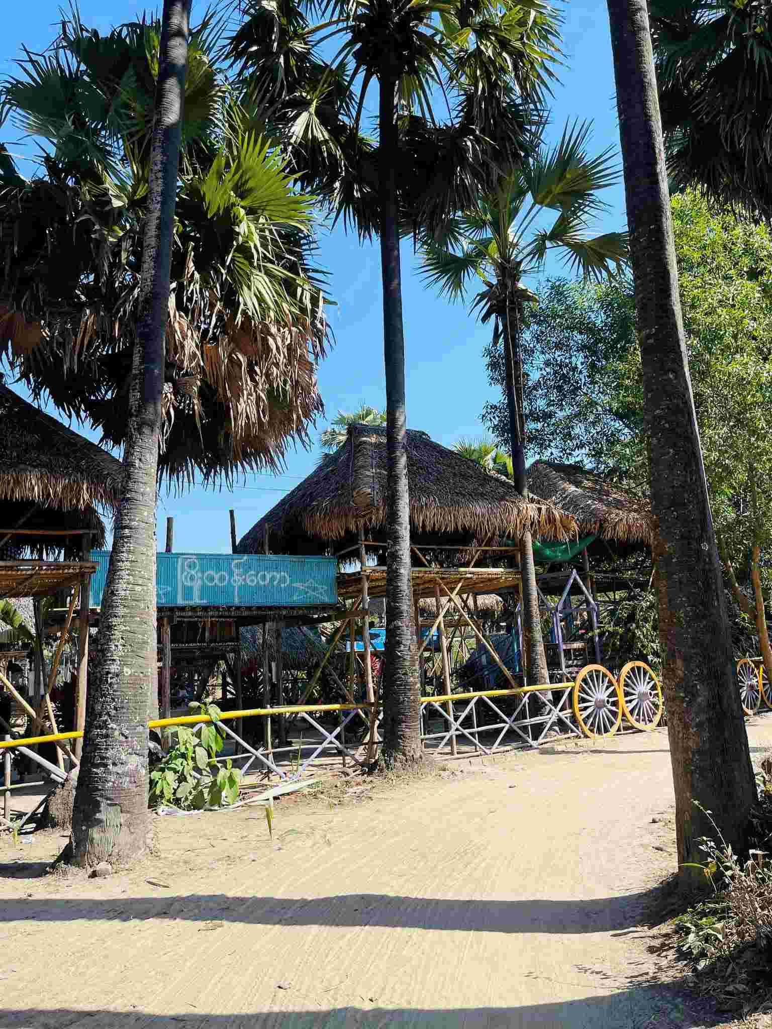 ဖြိုးထန်းတော (Phyo Toddy Restaurant)